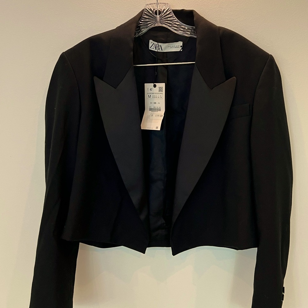 Black Cropped Blazer - Picture 3 of 4